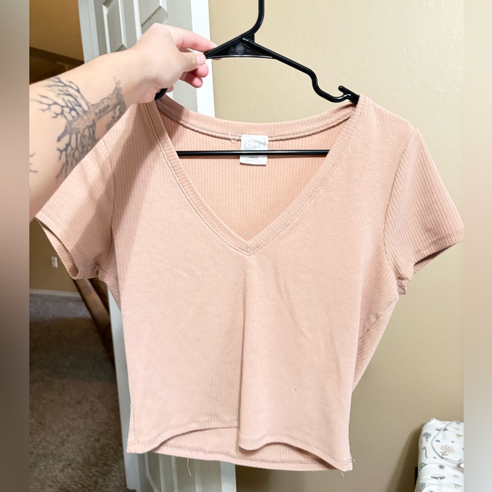 Love Tree V-Neck Ribbed Tee in Light Pink
